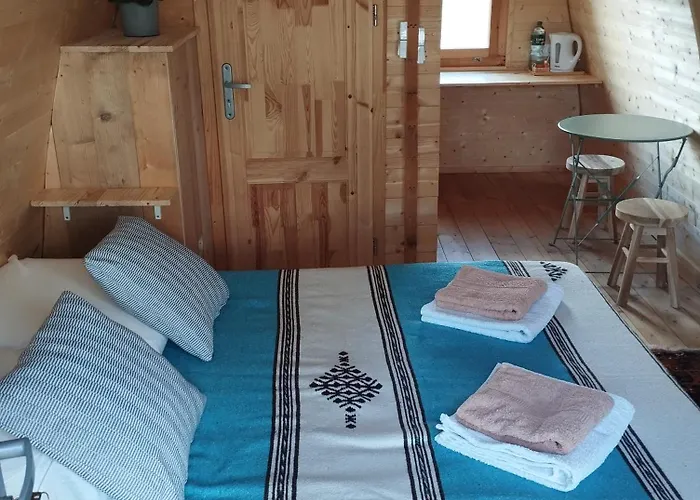 Chambre d'hotes et cabane du grand st-Marc proche Via Rhona